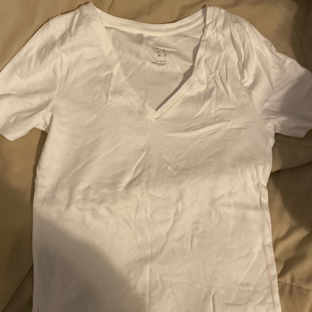 A New day white women’s v neck shirt